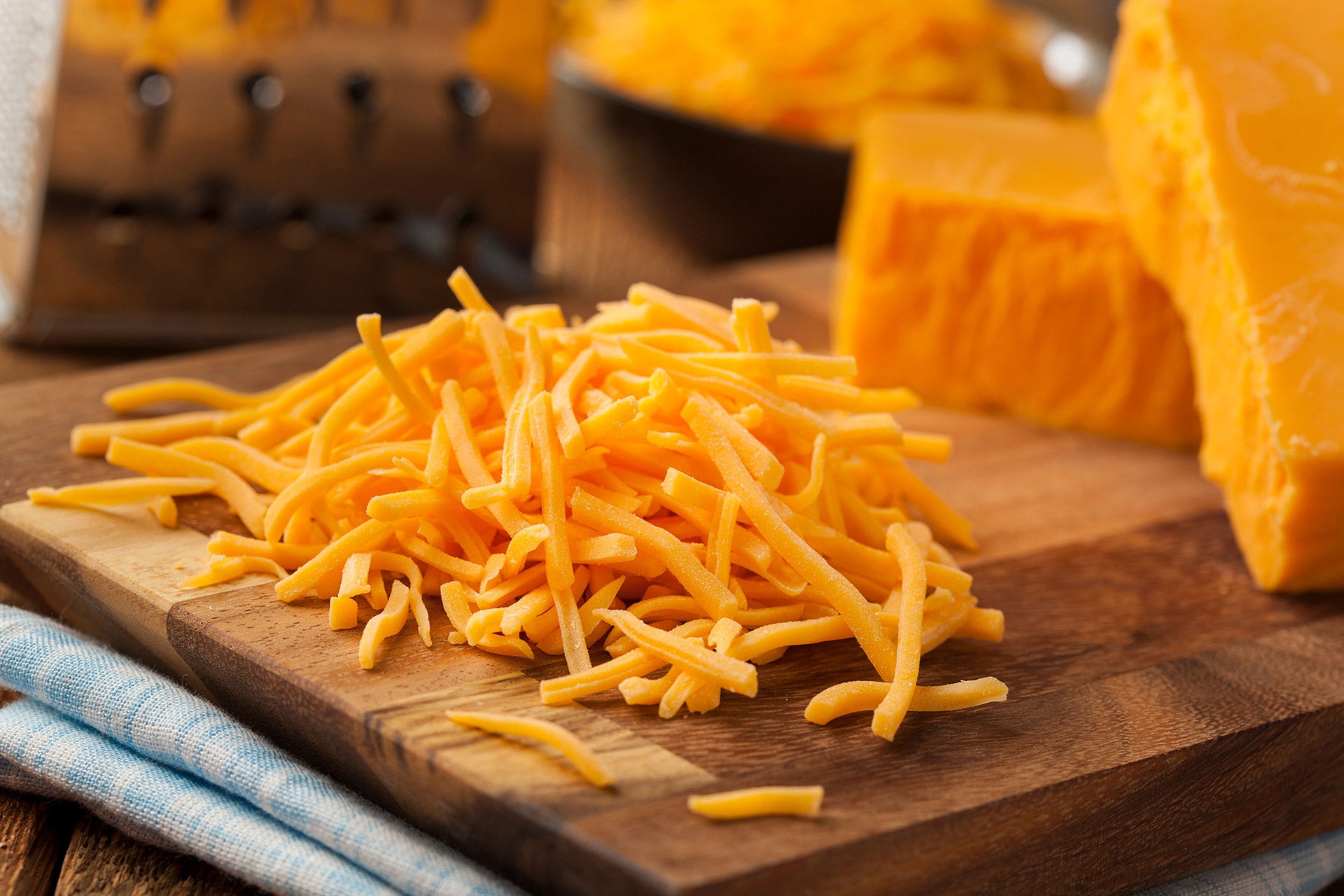 28010 Grated Red Leicester ( 2kg )